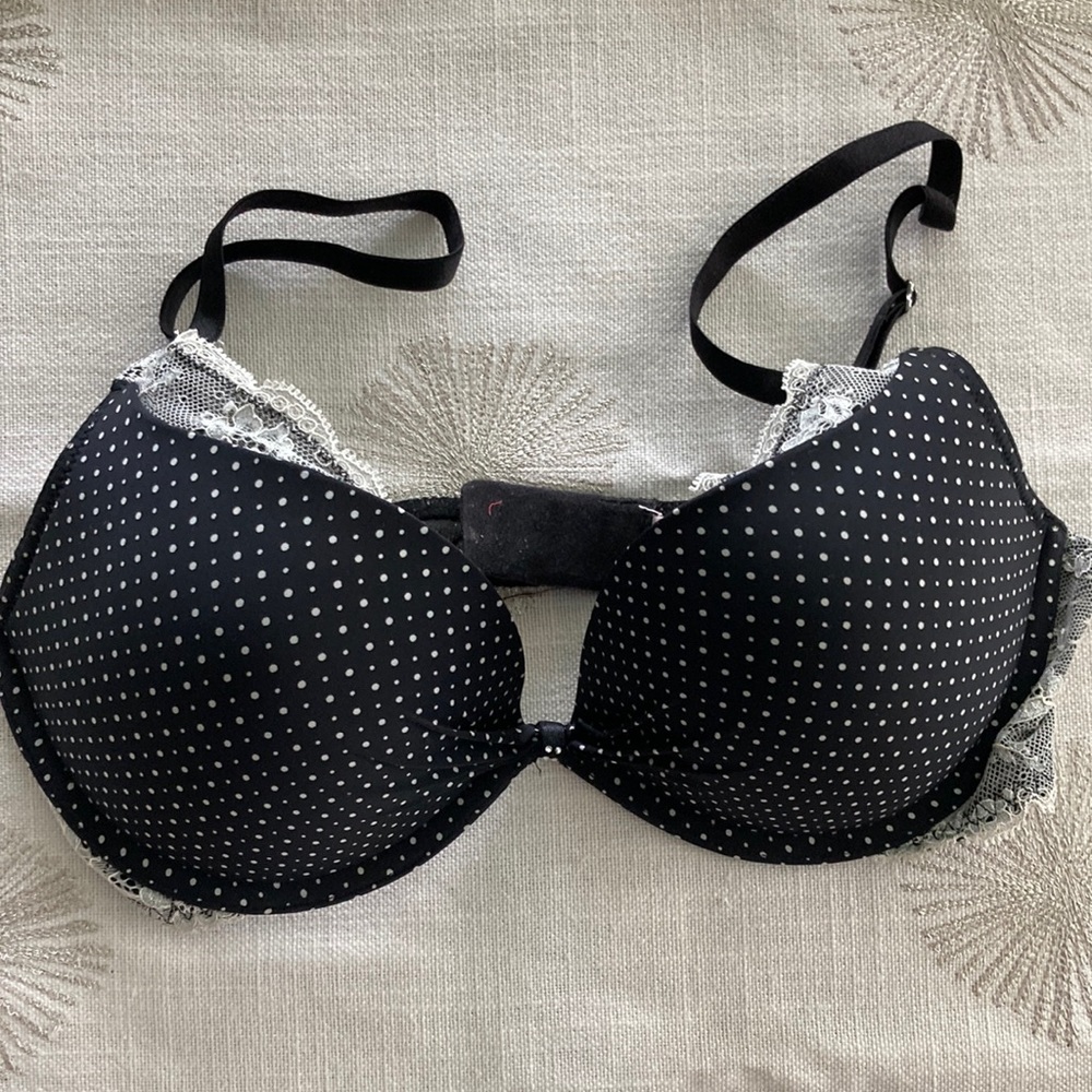 Victoria’s Secret very sexy Demi push-up bra